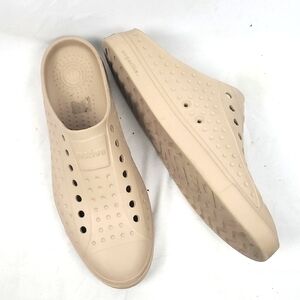 Native Jefferson Slip-On Clog‎ In Tan